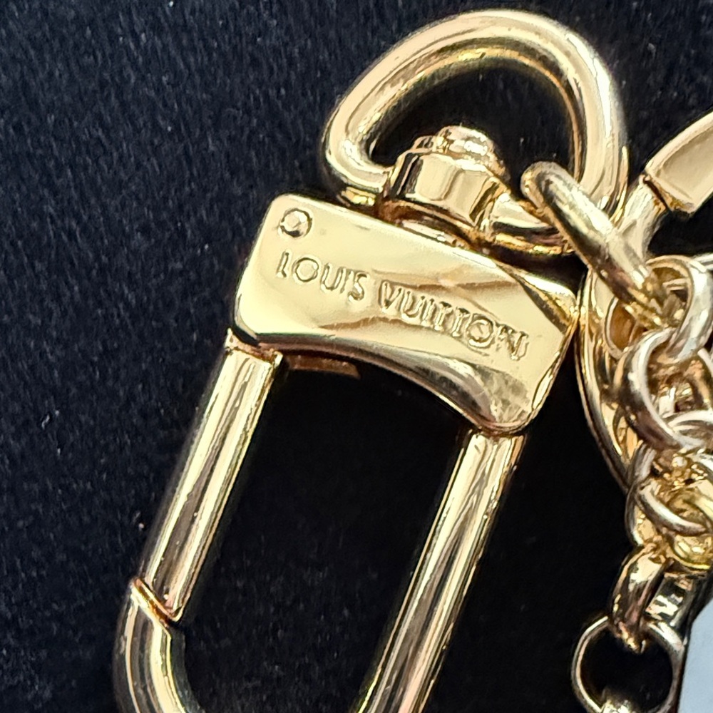 Louis Vuitton Gold and Red Heart Key Holder - Picture 5 of 7